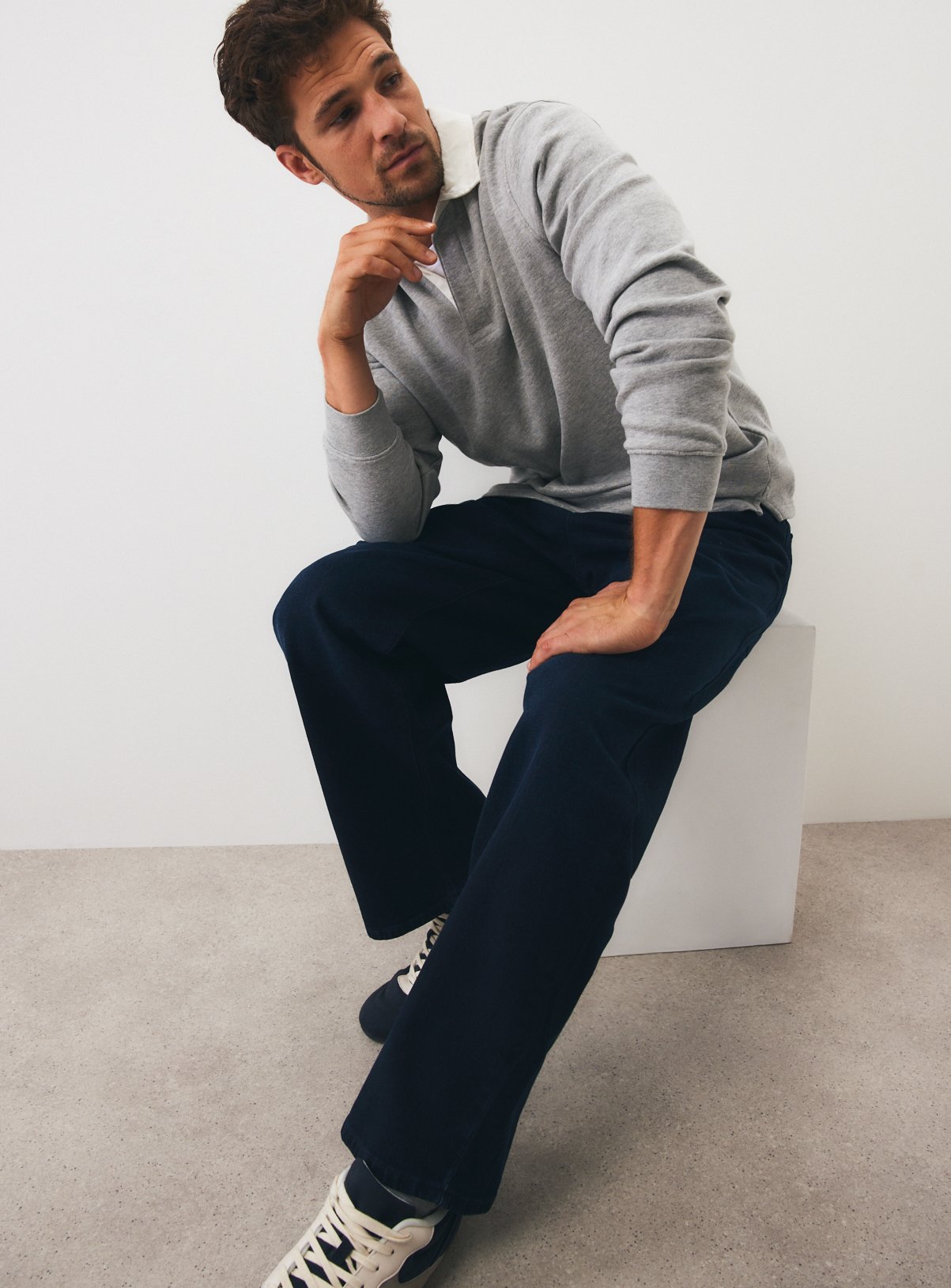 Dark Wash Loose Fit Stretch Jeans 44S - Image 2 thumbnail